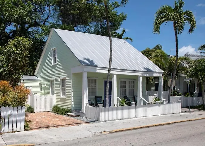 Relaxing Island Home Great Location Stylish